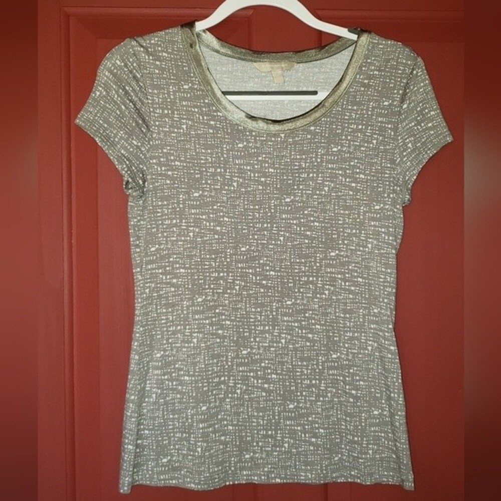 Ladies Banana Republic T-shirt with Satiney Neckline Size S